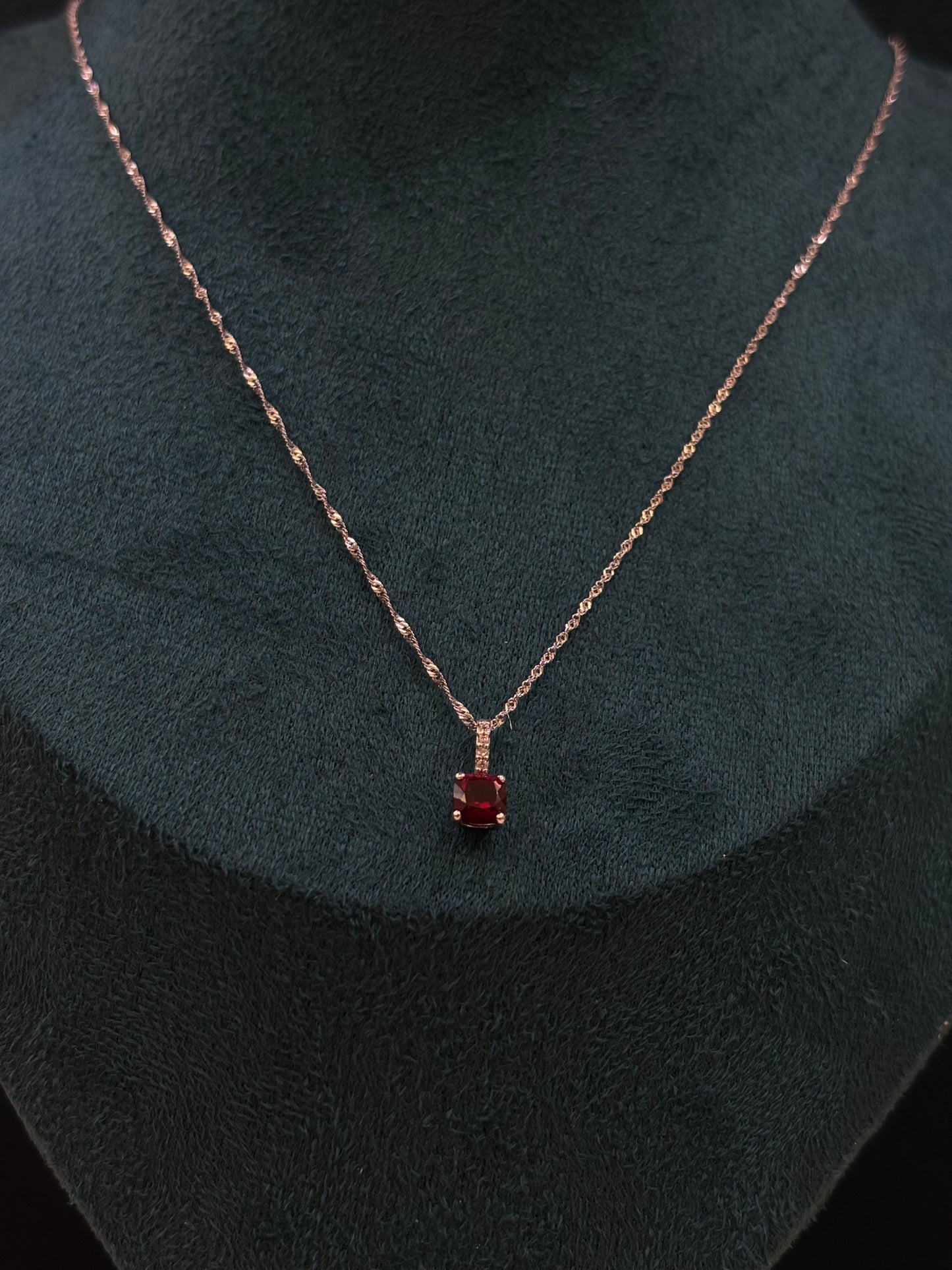 Collana Oro Bianco 18 Carati pietra rossa