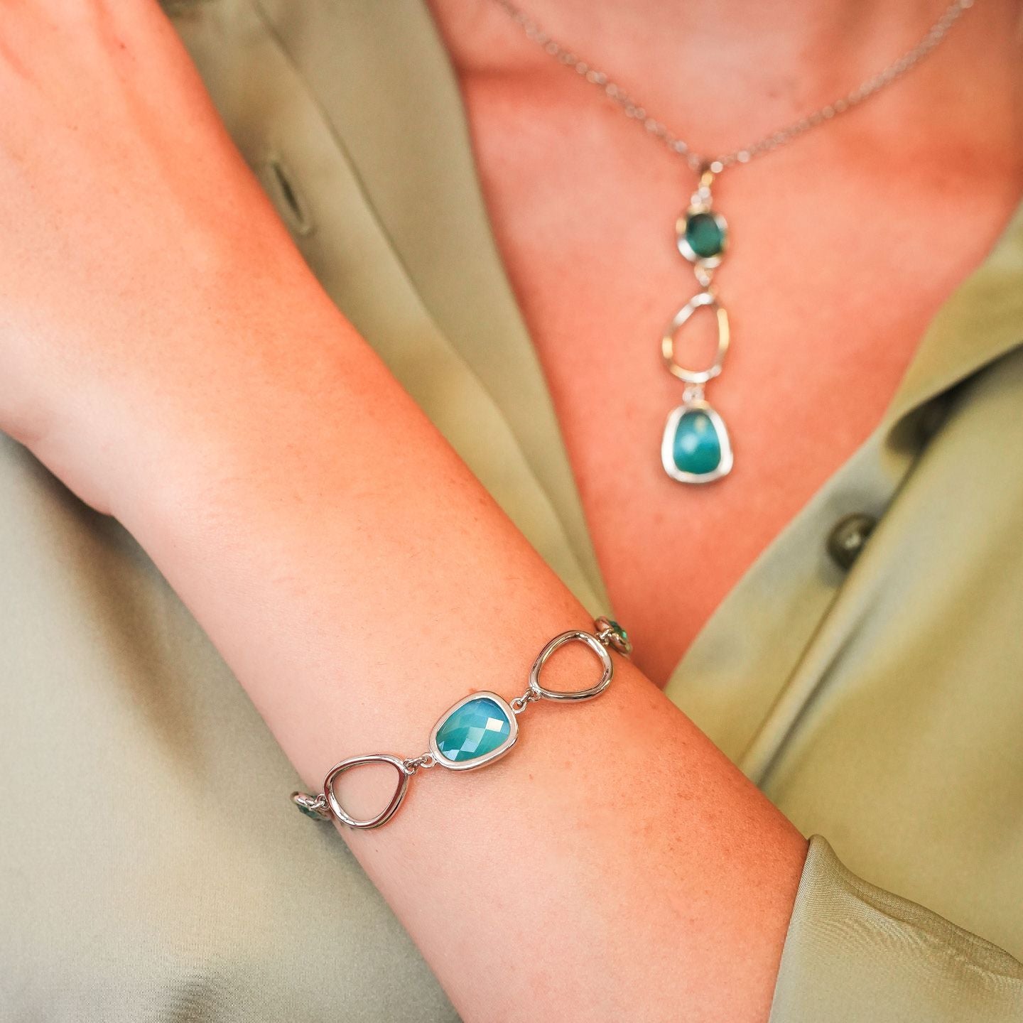 Bracciale con cristalli turchesi XB1041A