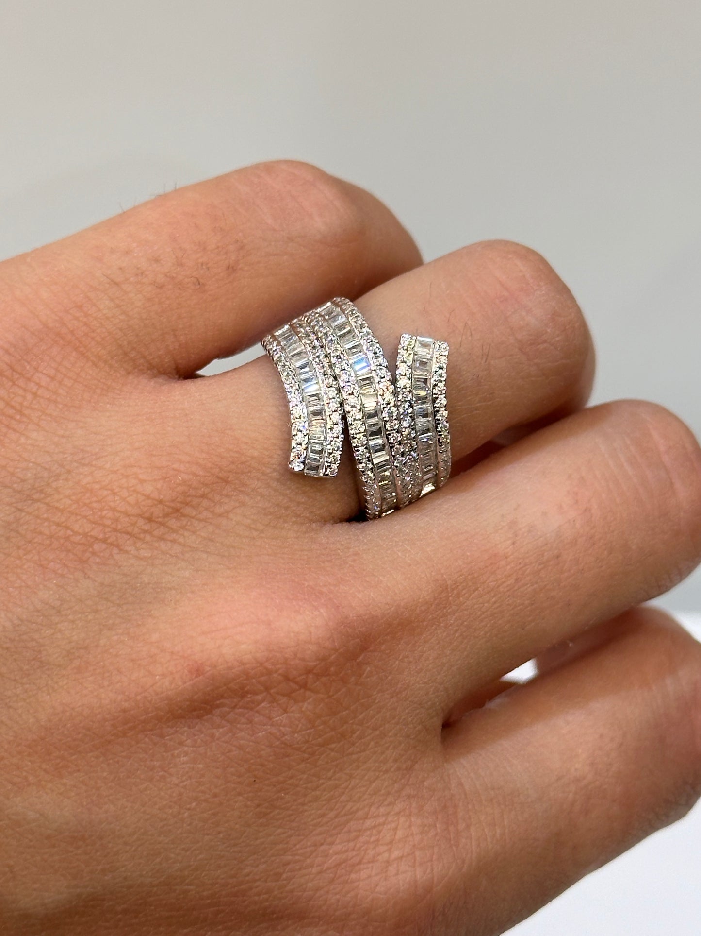 Anello Doppio Giro Con Zirconi Taglio Baguette