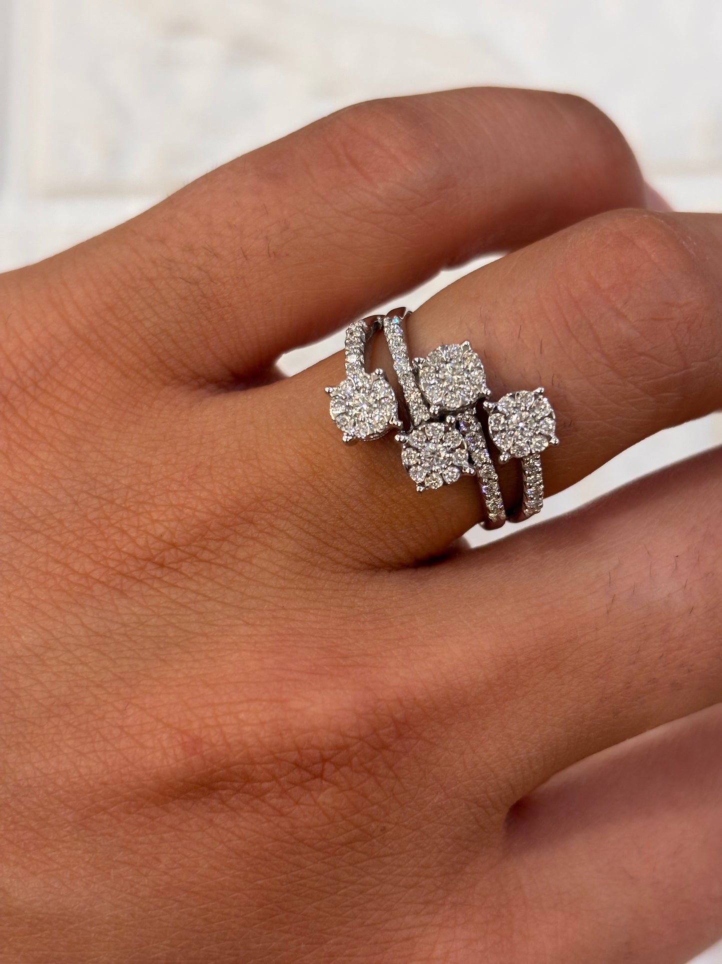 ANELLO QUATTRO PUNTI LUCE ORO BIANCO E DIAMANTI PROMESSE GIOIELLI APQ50