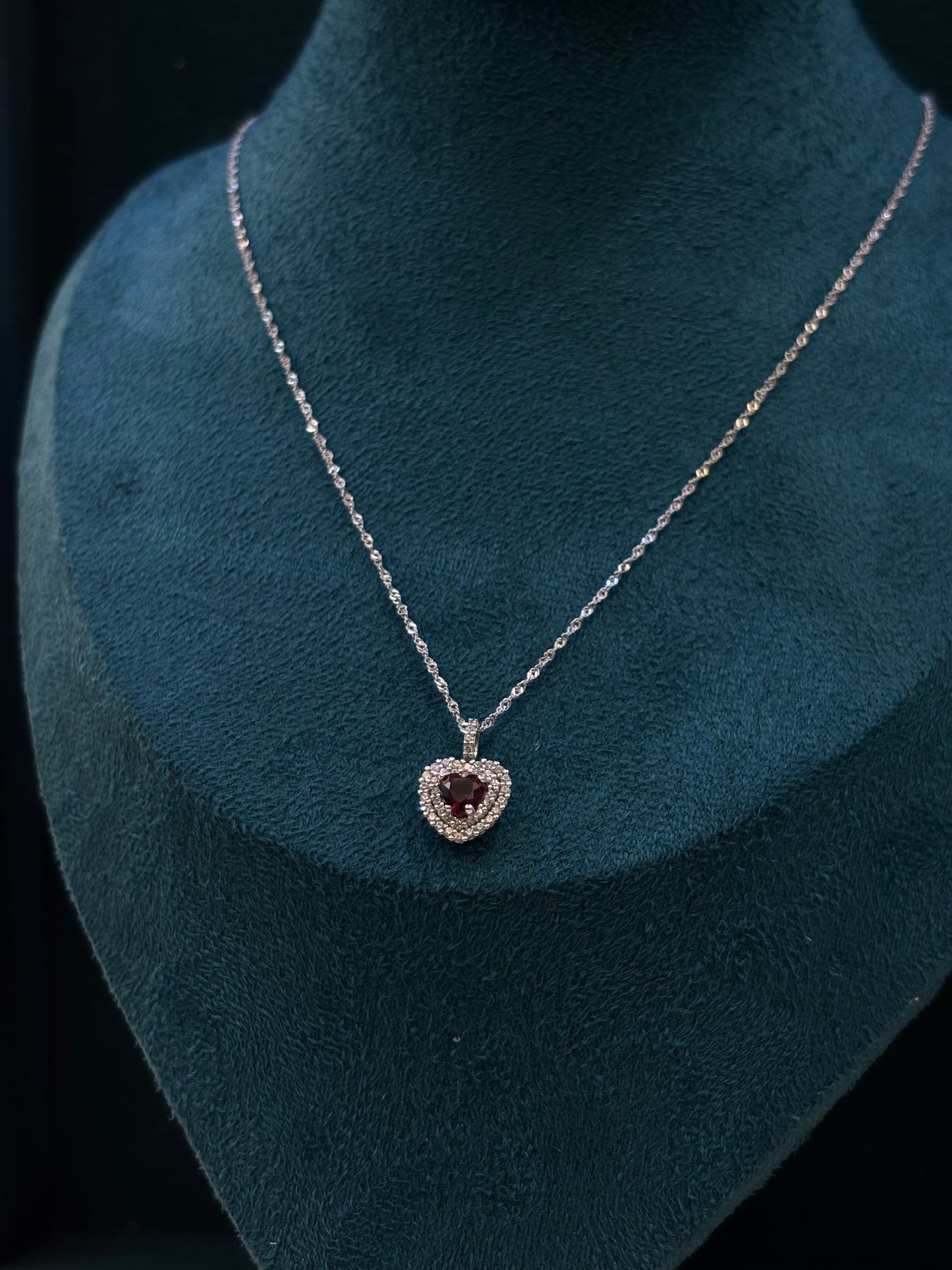 Collana Oro Bianco 18 Carati con cuore pietra Rossa