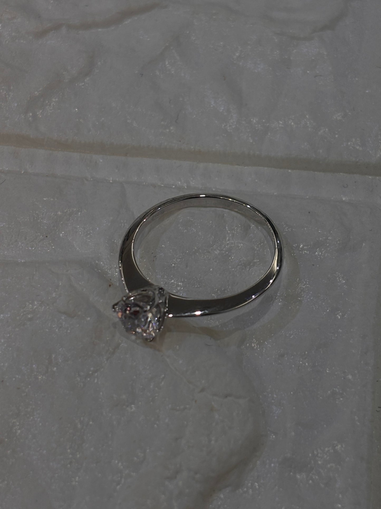 Anello Solitario Oro Bianco 18 Carati