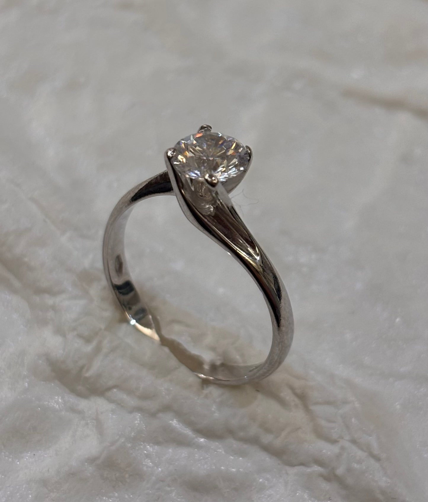 Anello Solitario Oro Bianco 18 Carati
