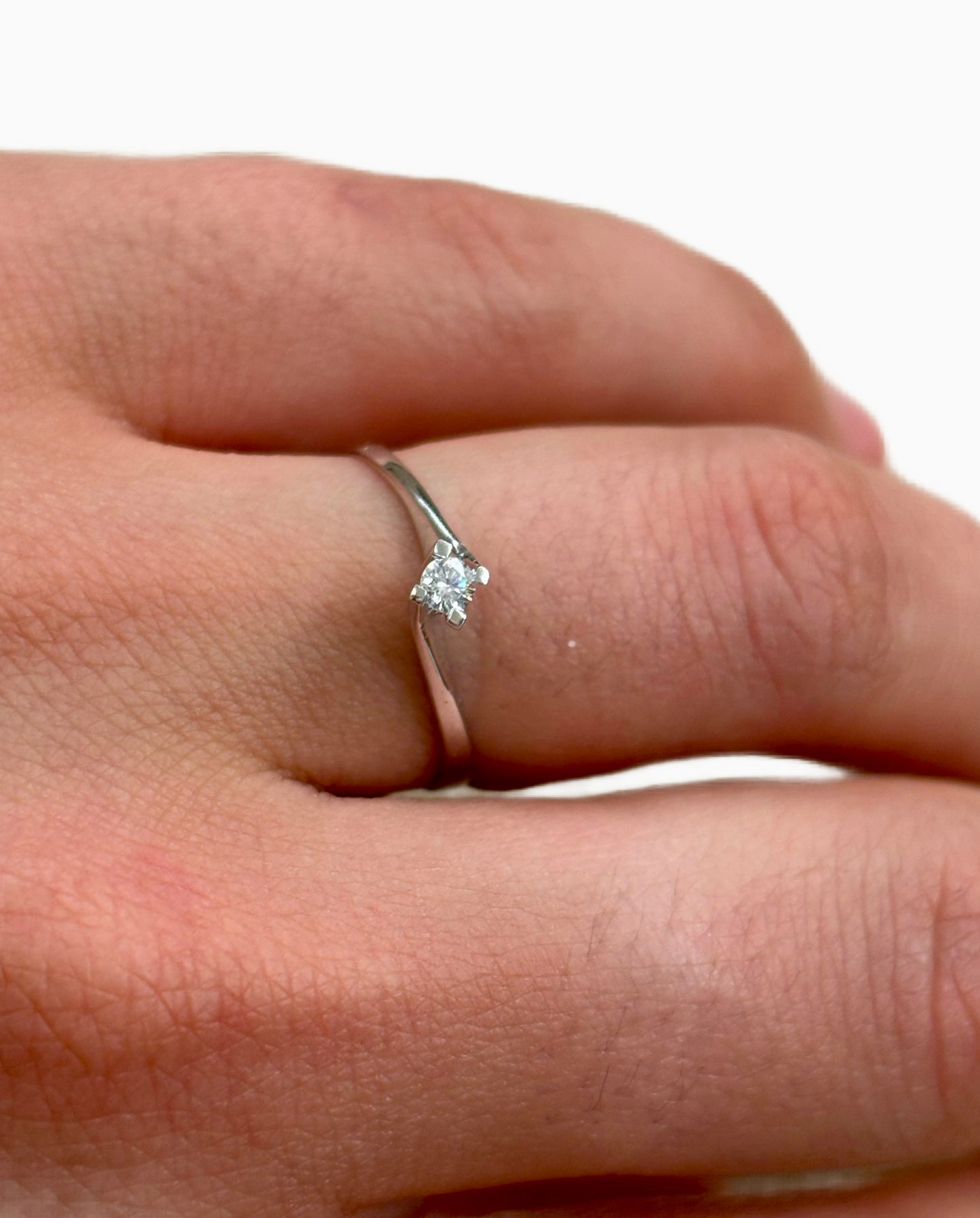 Anello Oro Bianco e Diamante 0,04 TH1504”