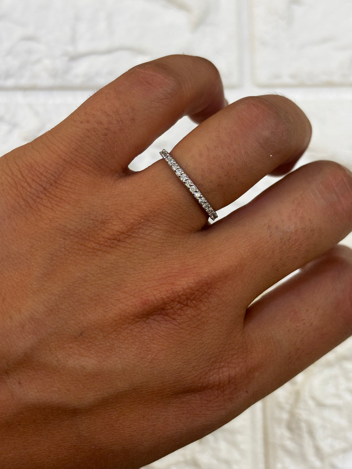 Anello Veretta a giro in oro bianco 18 carati e zirconi