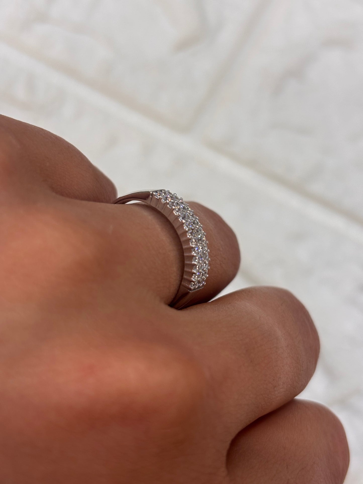 Anello Fascia con Zirconi Oro Bianco 18 Carati