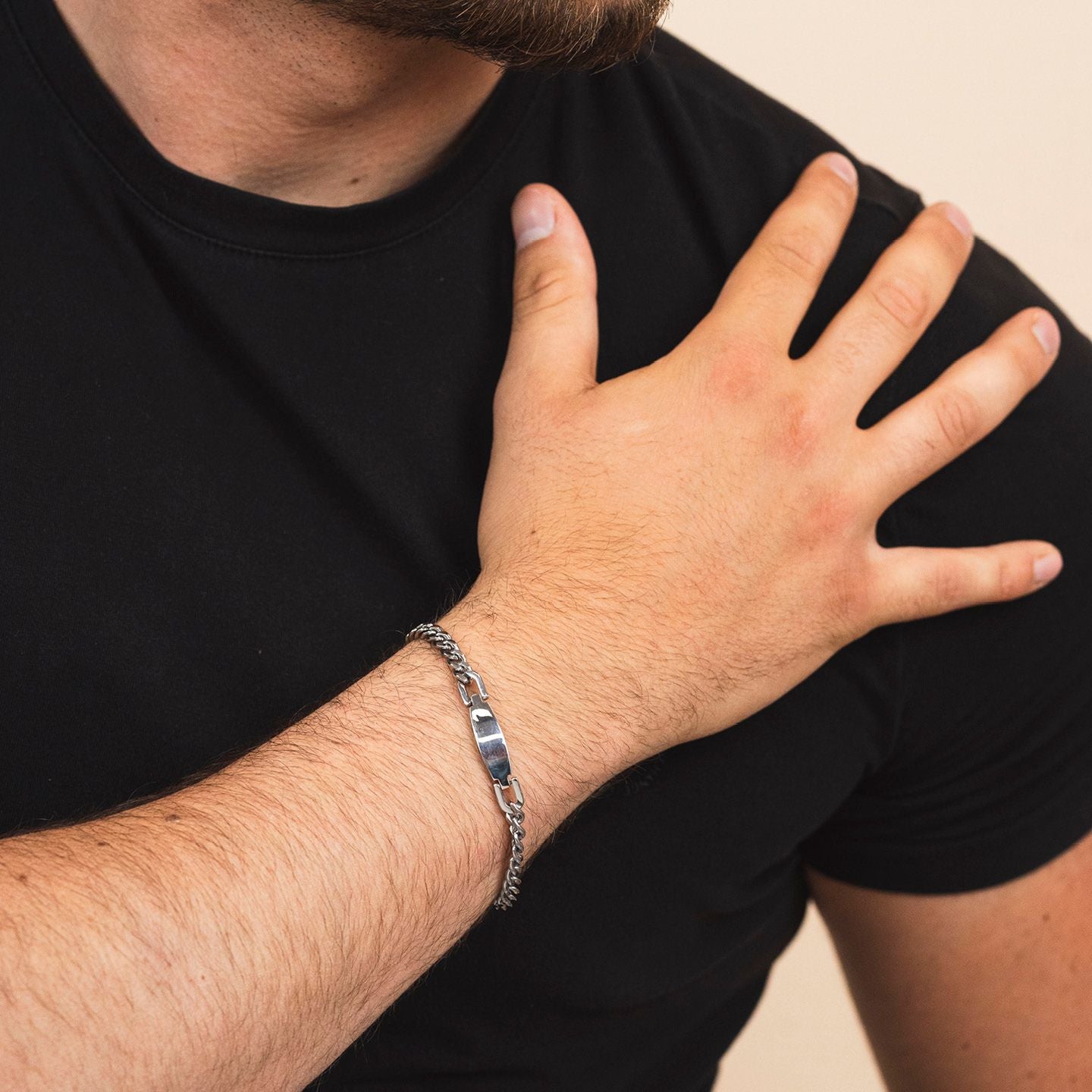 Bracciale uomo con maglia grumetta e placca ovale ABR740