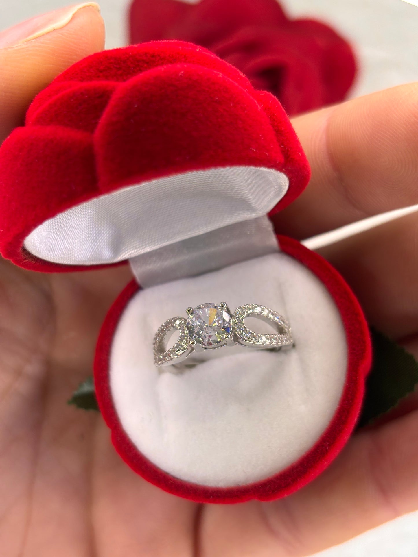 Anello solitario con zirconi sul gambo Argento 925