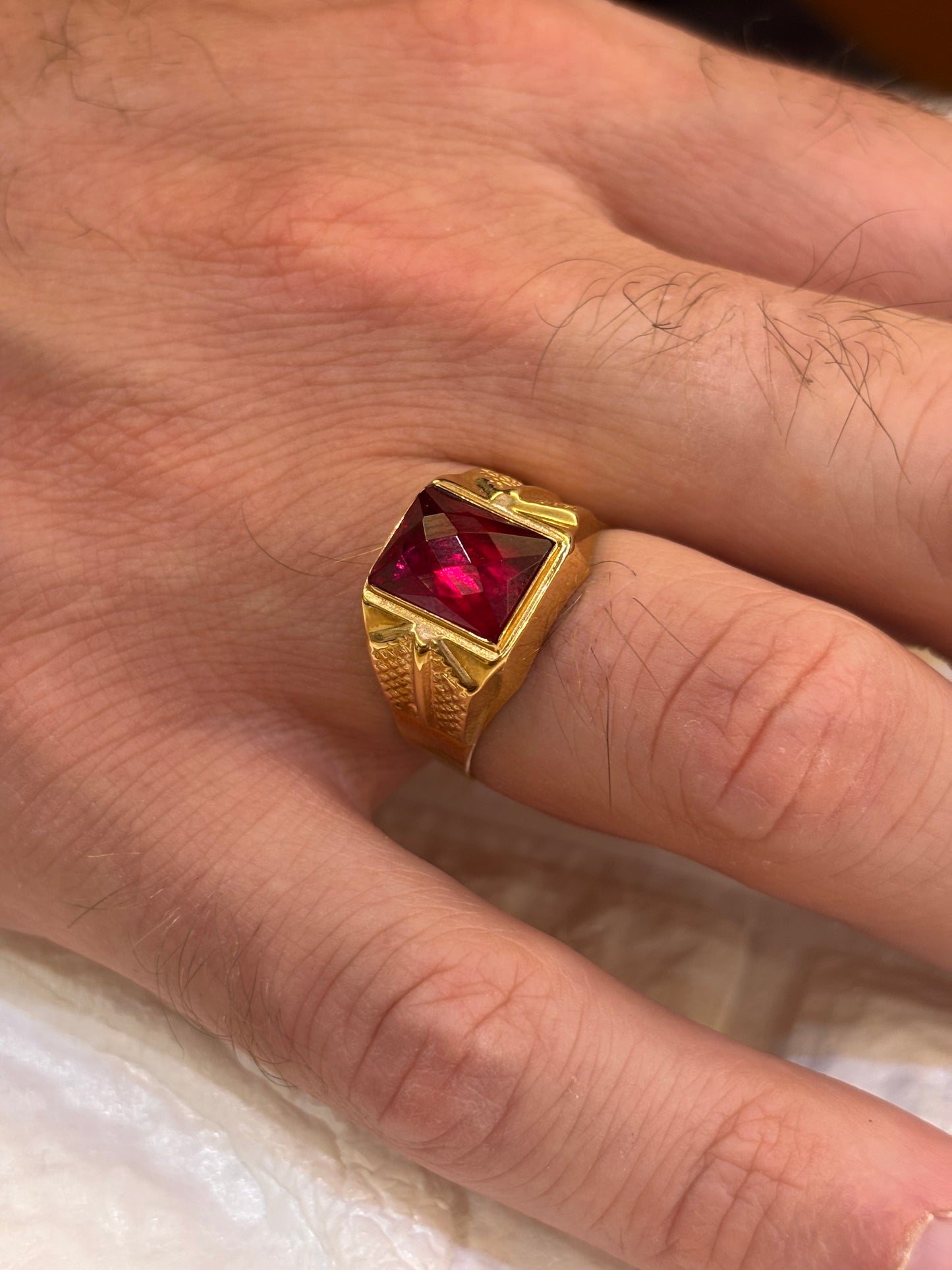 Anello Uomo Con Pietra Rossa Oro Giallo 18 Carati