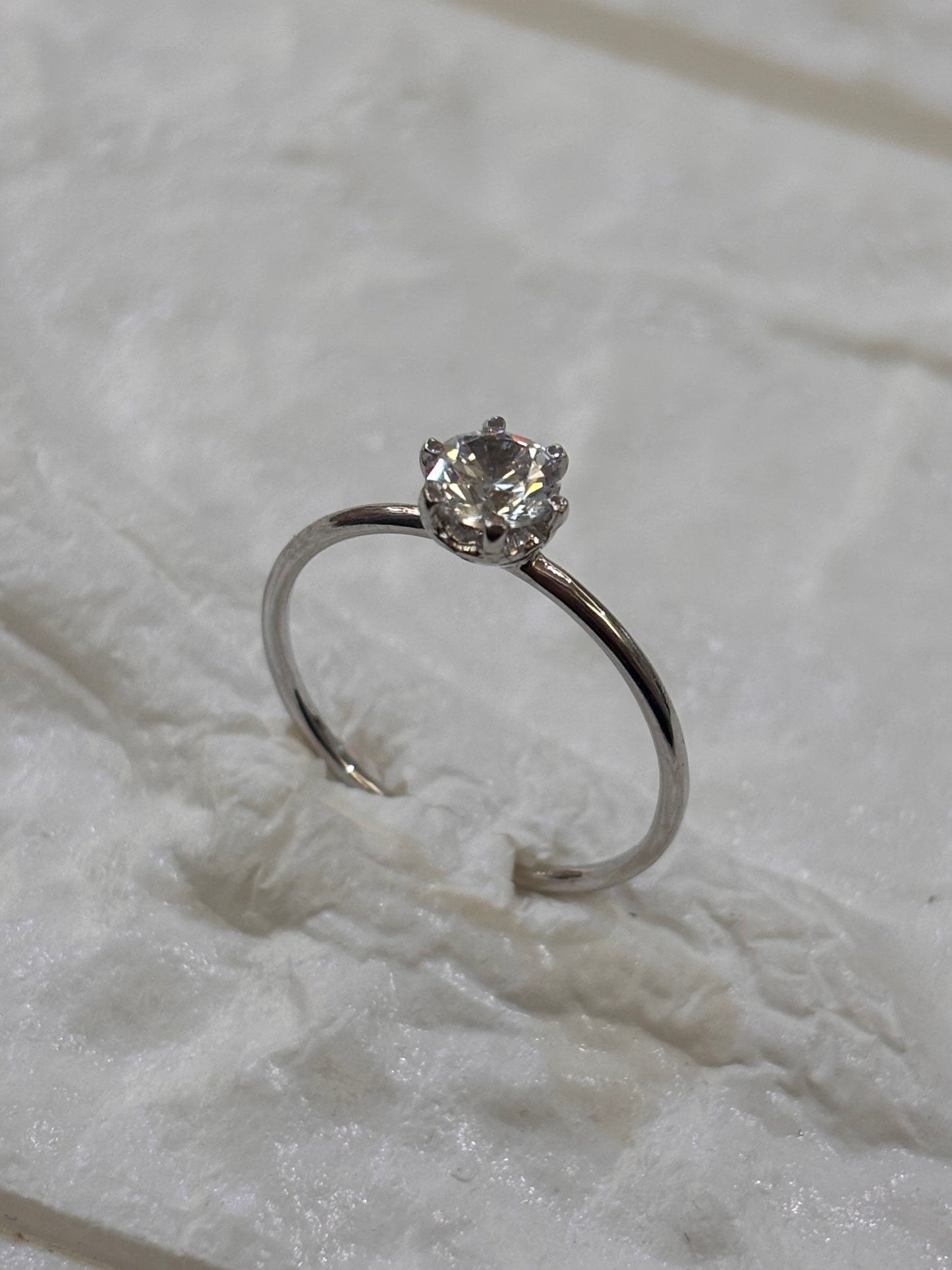 Anello Solitario Oro Bianco 18 Carati
