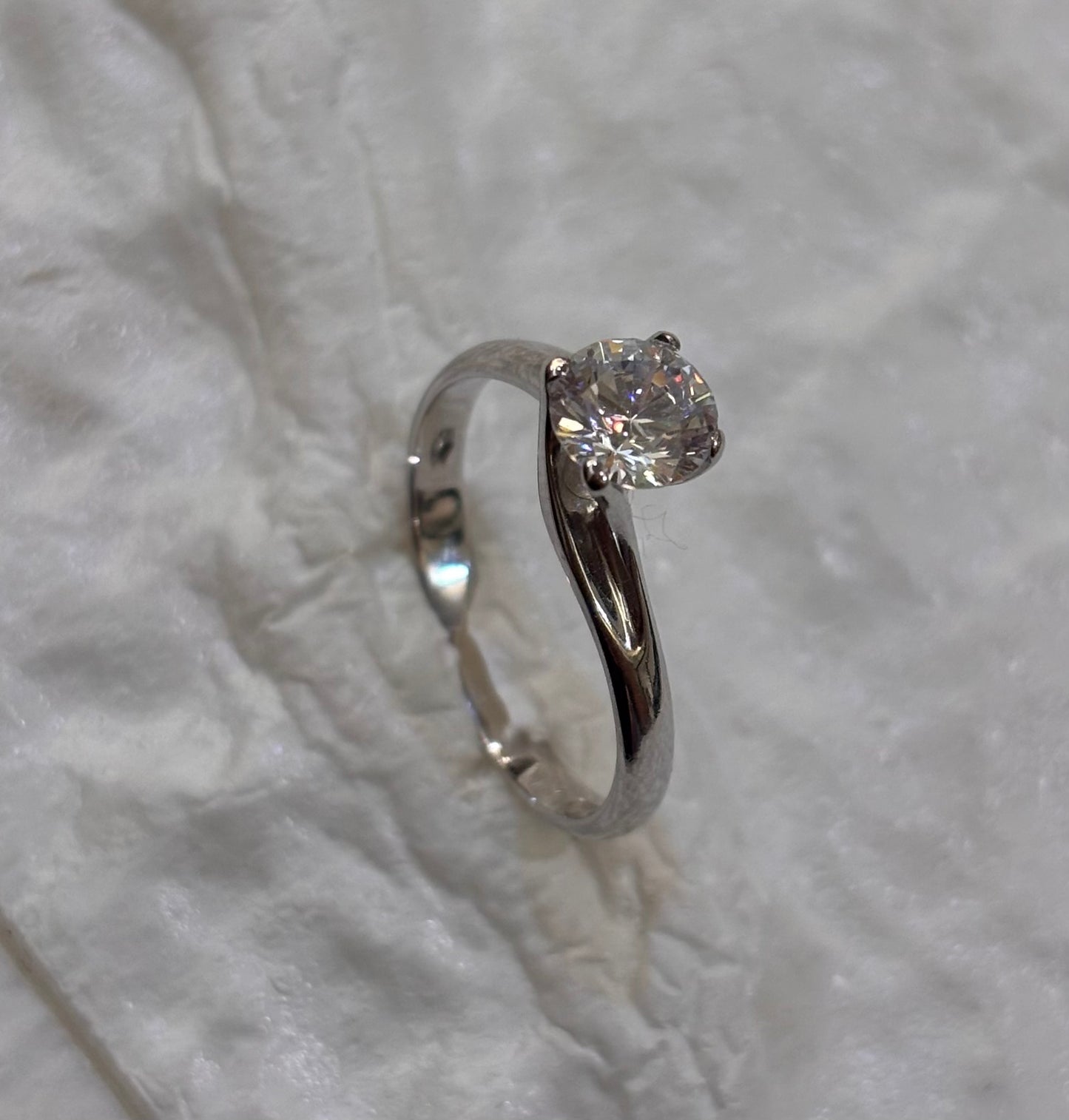 Anello Solitario Oro Bianco 18 Carati