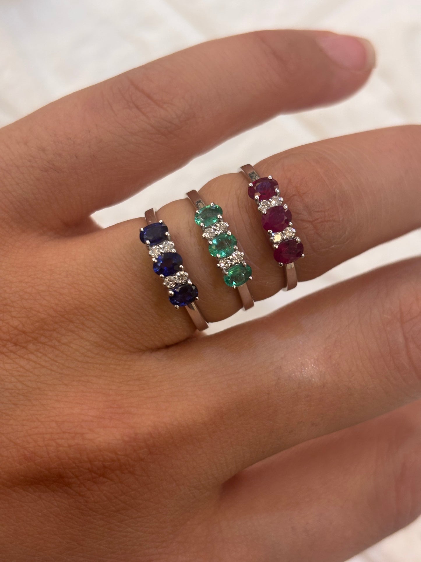 ANELLO TRILOGY MODENA GIOIELLI RUBINO,SMERLADO ,ZAFFIRO E DIAMANTI