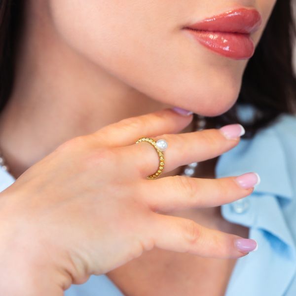 Anello aperto, placcato oro giallo, con perla media bianca BAN078D