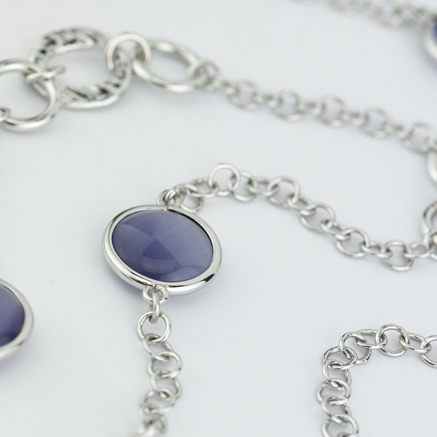 Collana con cristalli viola scuro e moduli circolari XGR739V