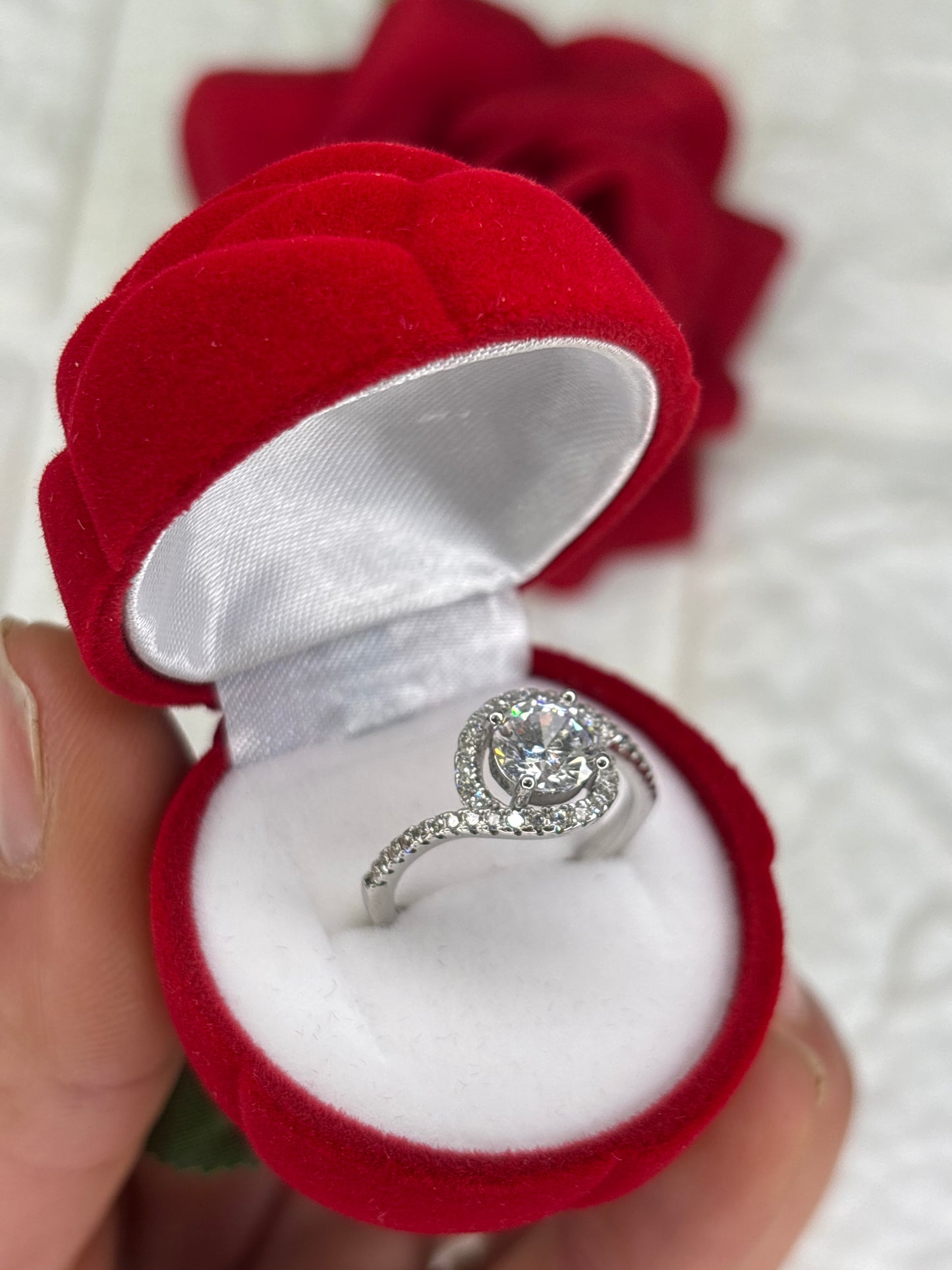 Anello Solitario con fascia di zirconi sul gambo Argento 925