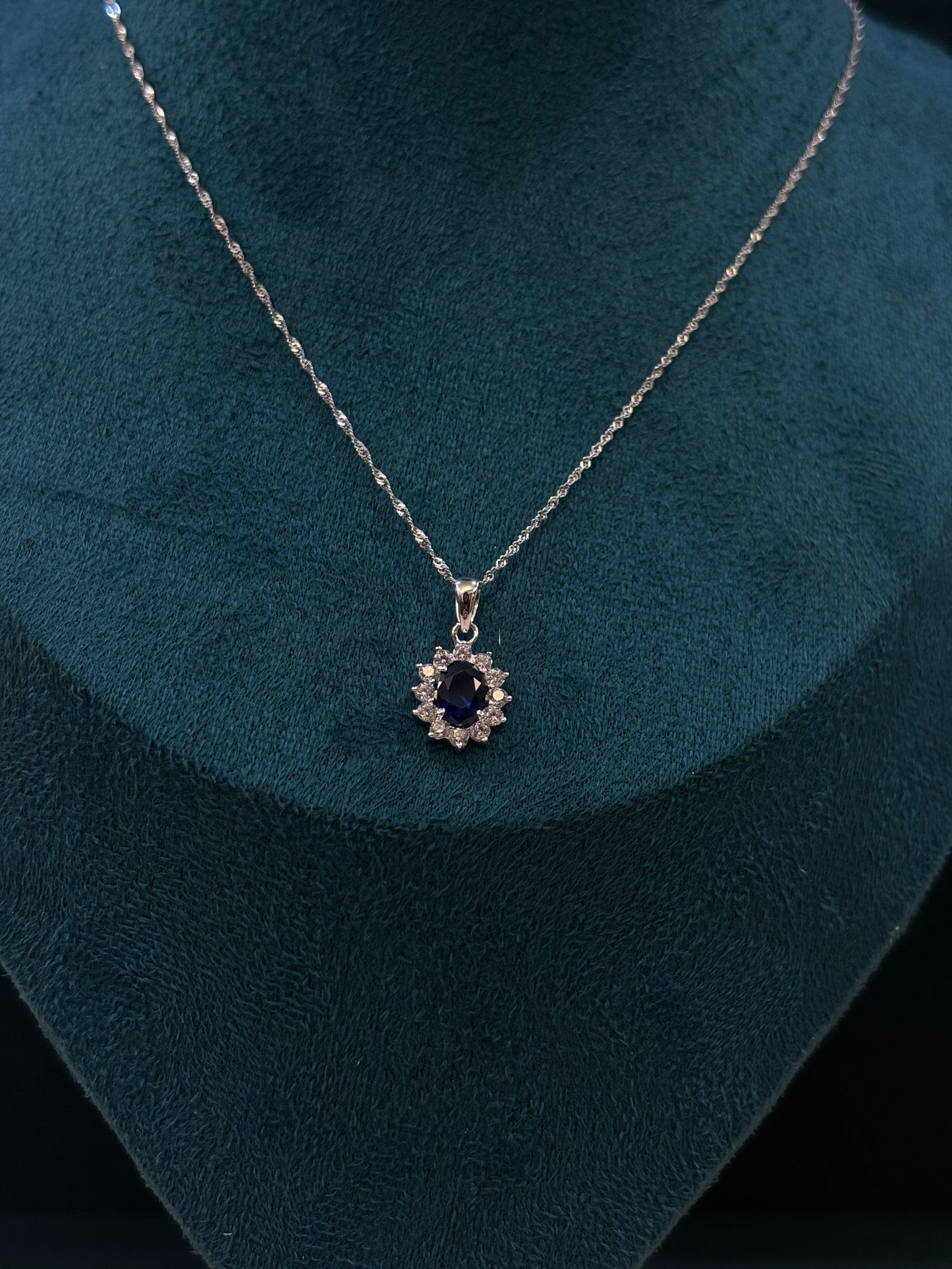Collana Kate Oro bianco 18 carati pietra Blu