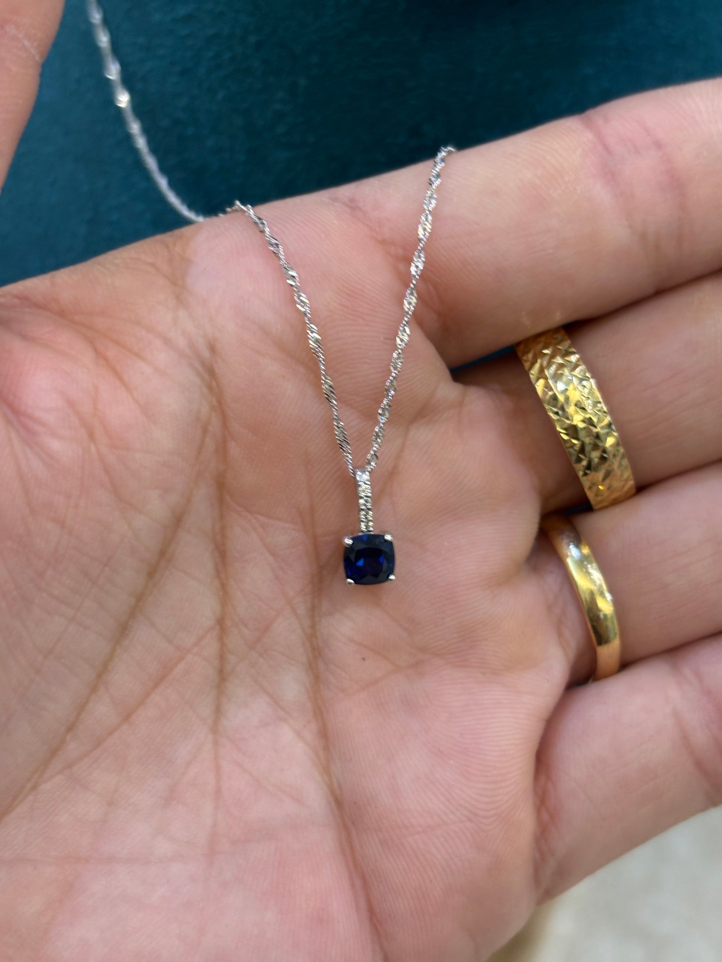 Collana Oro bianco 18 carati pietra blu