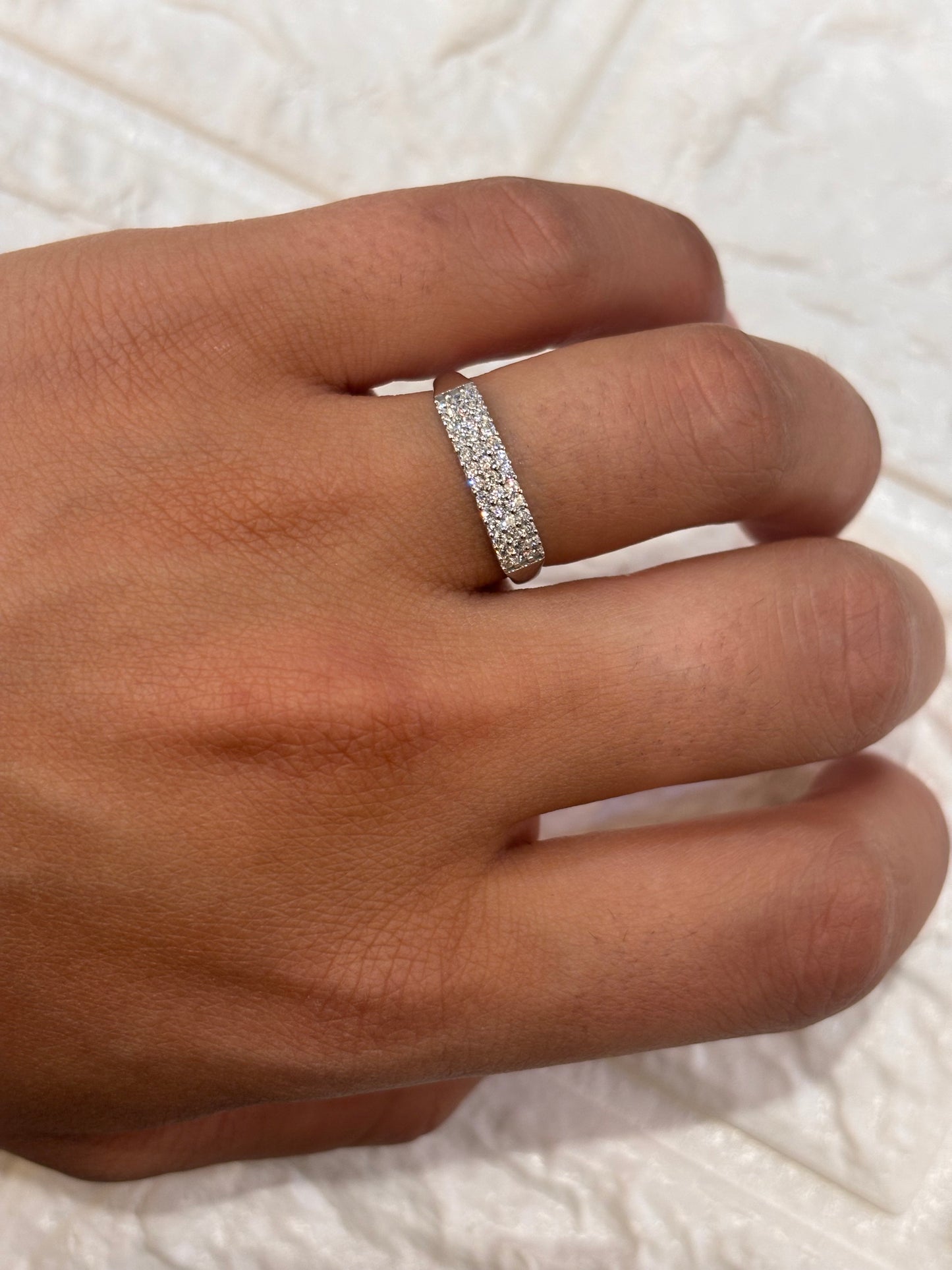 Anello Fascia con Zirconi Oro Bianco 18 Carati