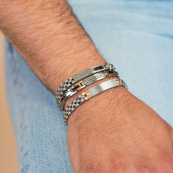 Bracciale uomo con placca centrale e dettagli placcati oro ABR736