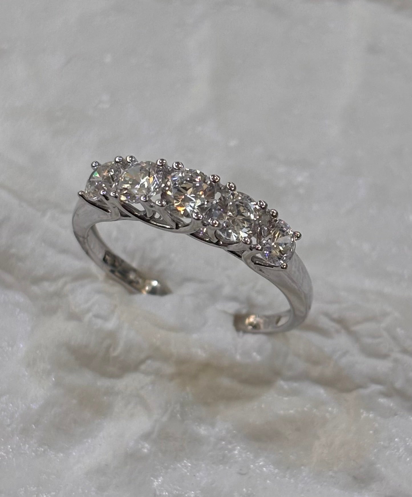 Anello Veretta 5 Pietre Oro Bianco 18 Carati