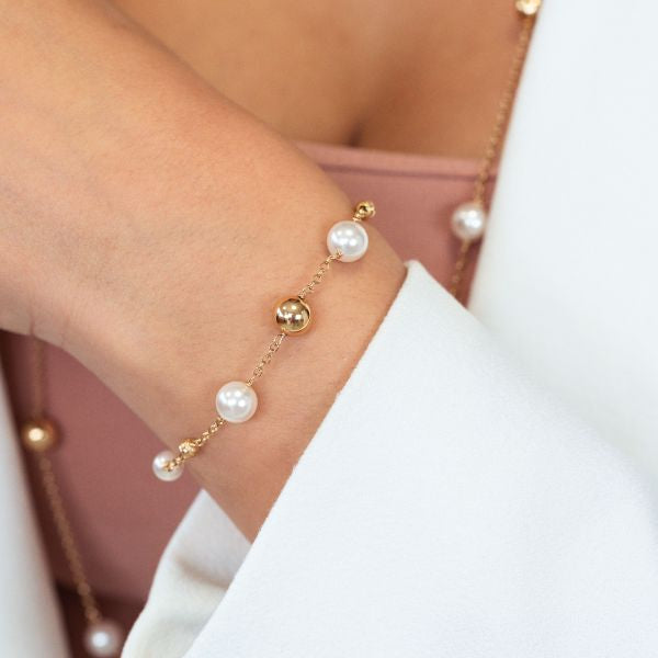 Bracciale in argento placcato oro giallo con intercalari di perle medie e grandi, boule centrale ed inserti in argento BBR135D