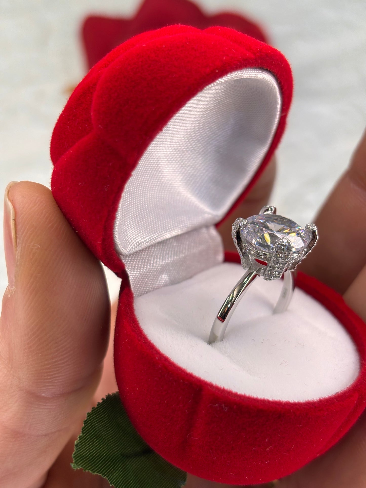 Anello Solitario con Zircone Centrale Argento 925