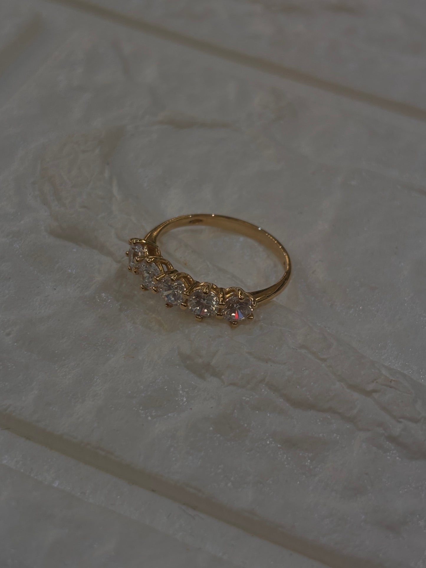 Anello Veretta 5 Pietre Oro giallo 18 Carati
