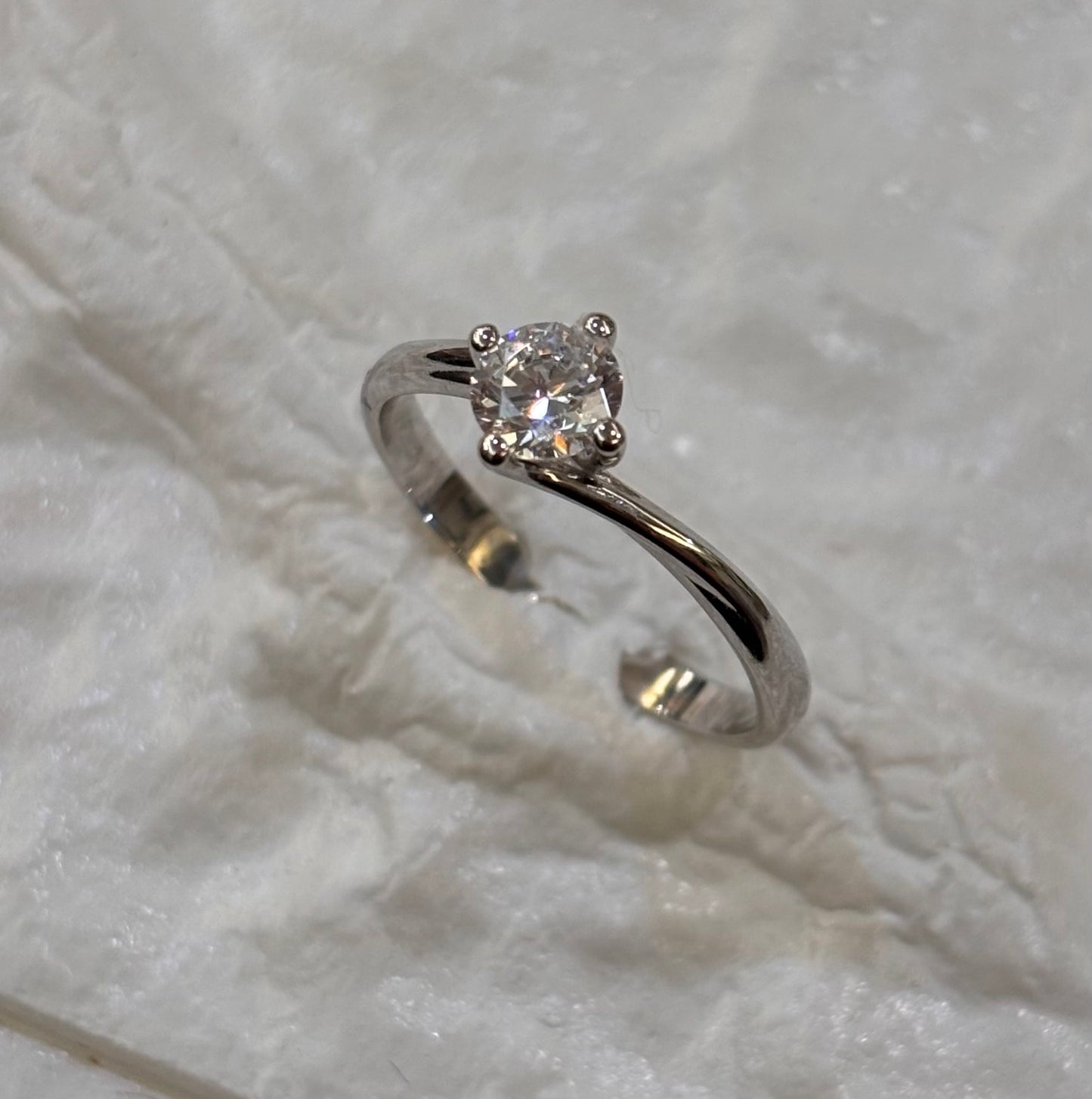 Anello Solitario Oro Bianco 18 Carati