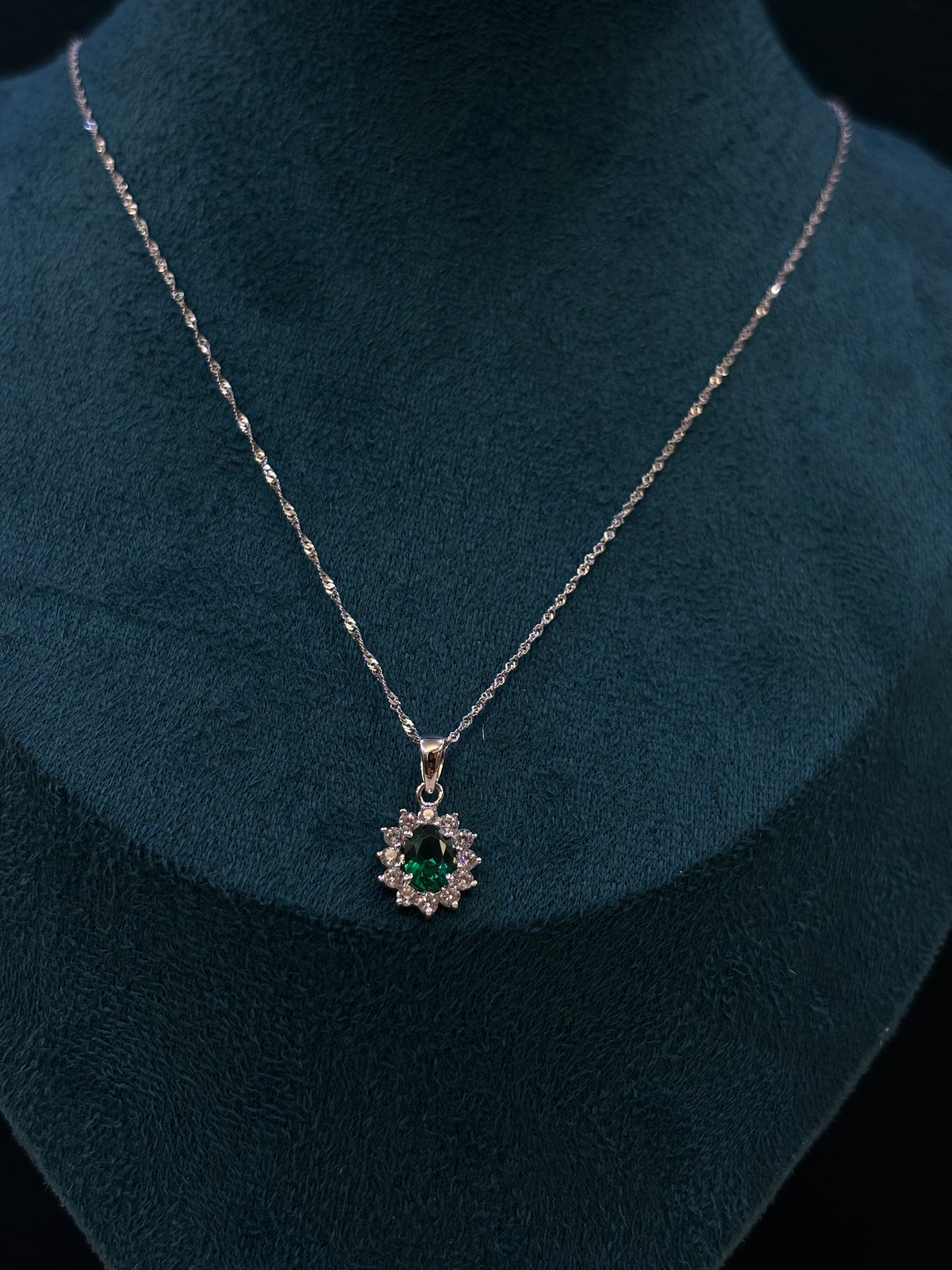 Collana Kate Oro Bianco 18 carati pietra verde