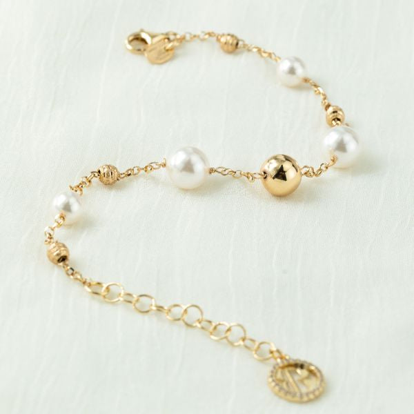 Bracciale in argento placcato oro giallo con intercalari di perle medie e grandi, boule centrale ed inserti in argento BBR135D