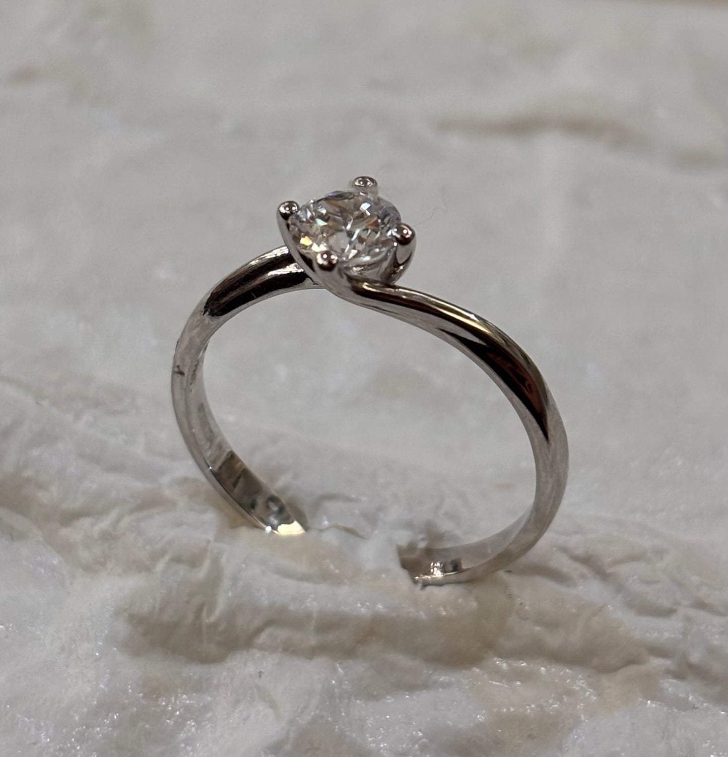Anello Solitario Oro Bianco 18 Carati