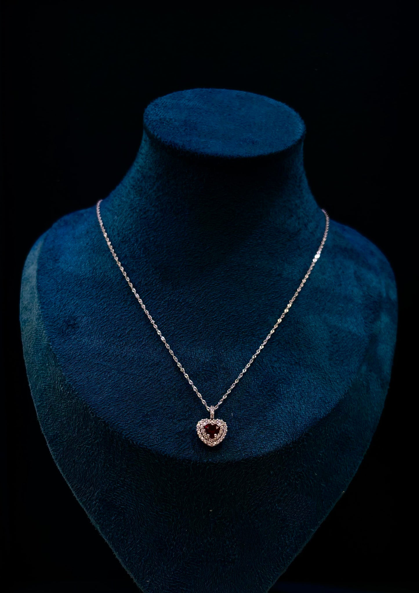 Collana Oro Bianco 18 Carati con cuore pietra Rossa