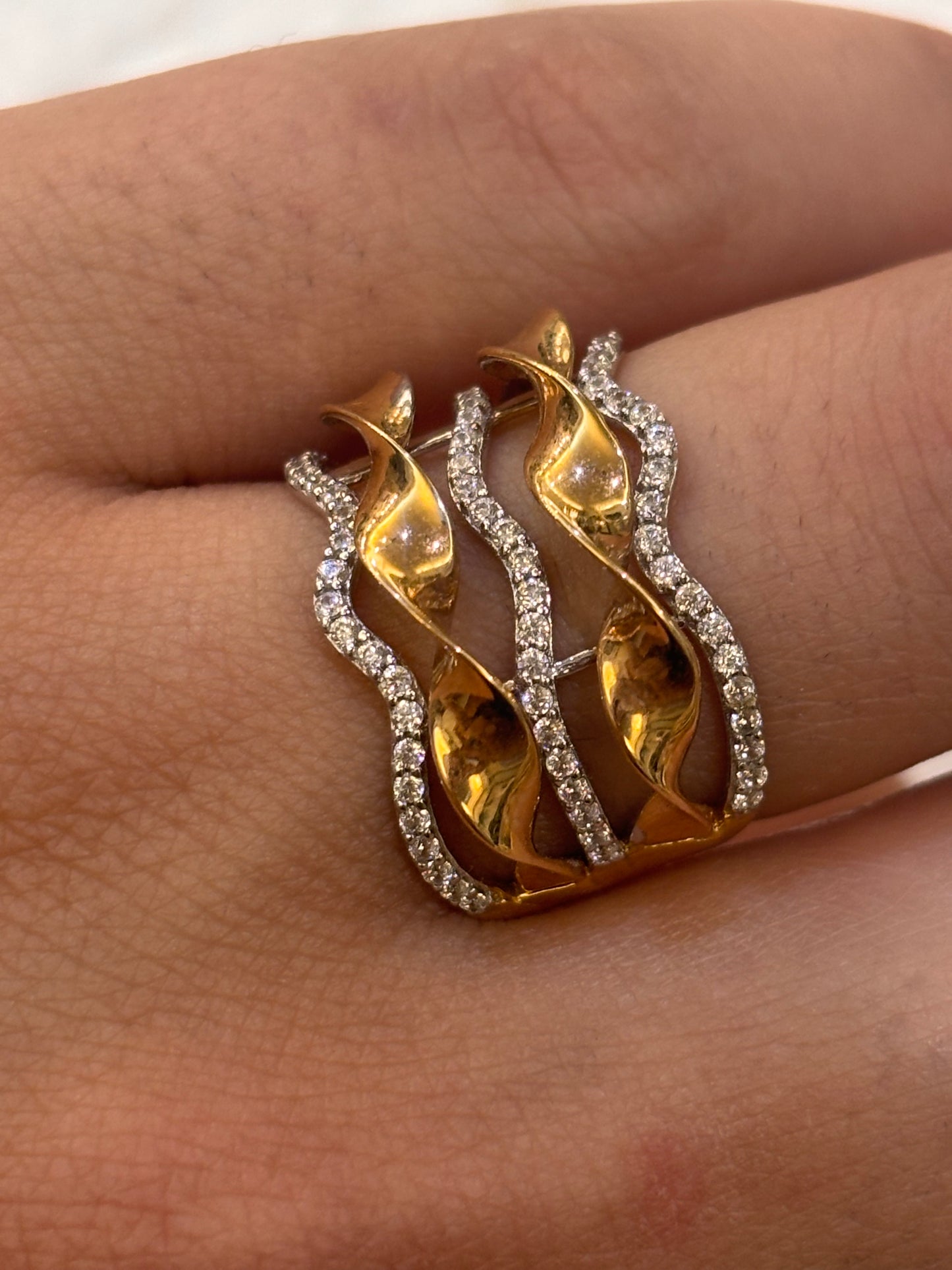 Anello in Oro 18 Carati con tre file di Zirconi