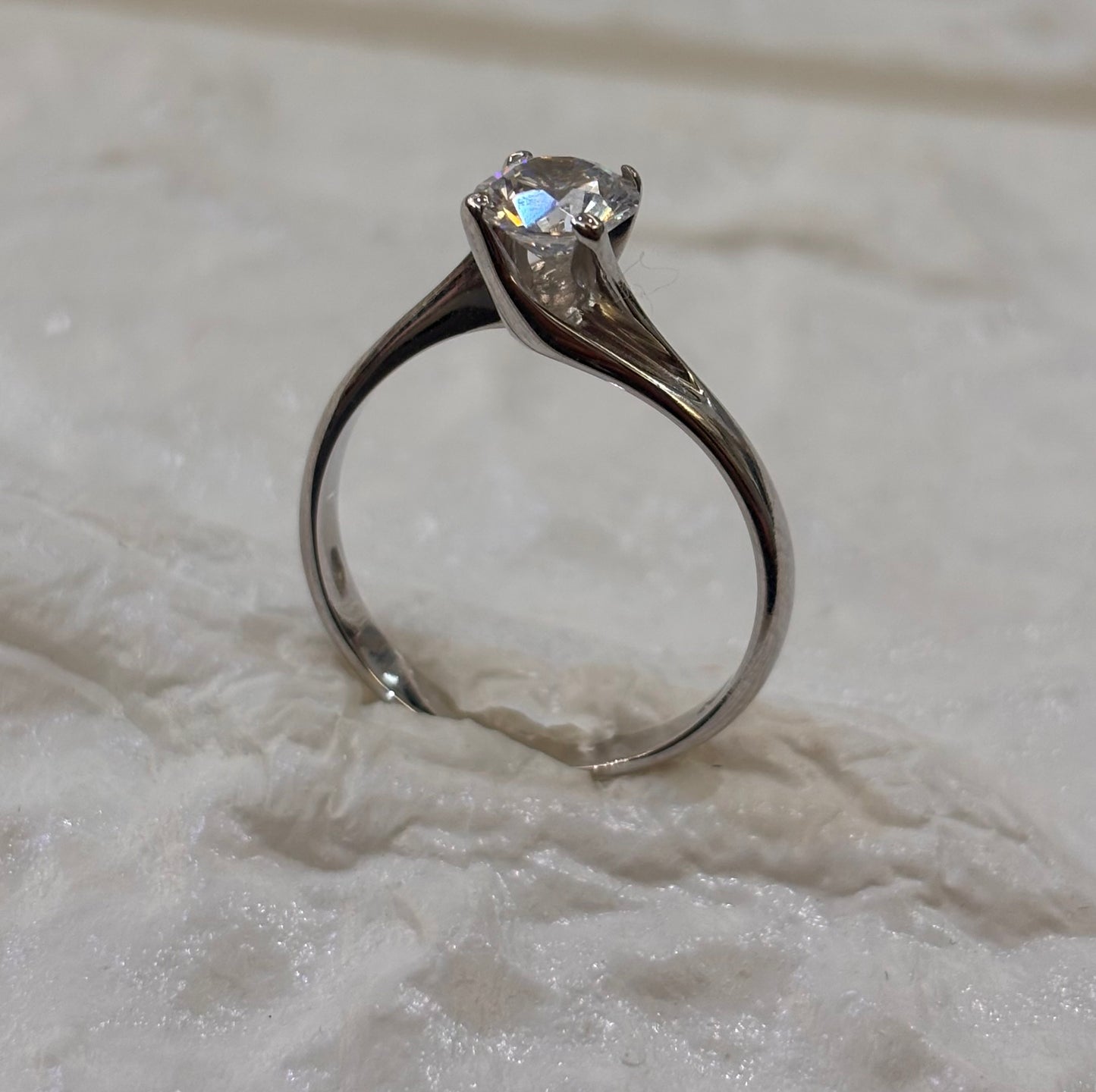 Anello Solitario Oro Bianco 18 Carati