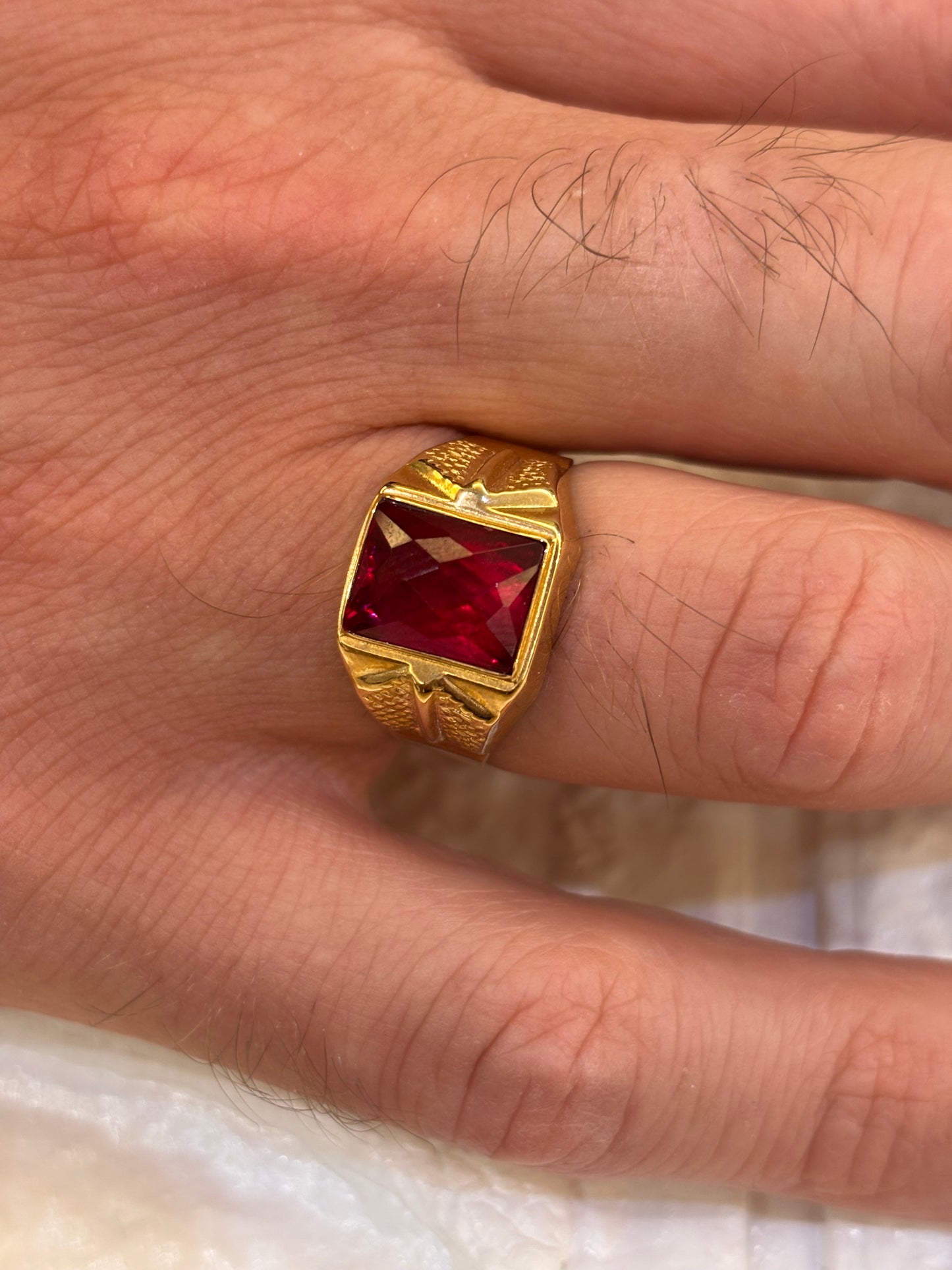 Anello Uomo Con Pietra Rossa Oro Giallo 18 Carati