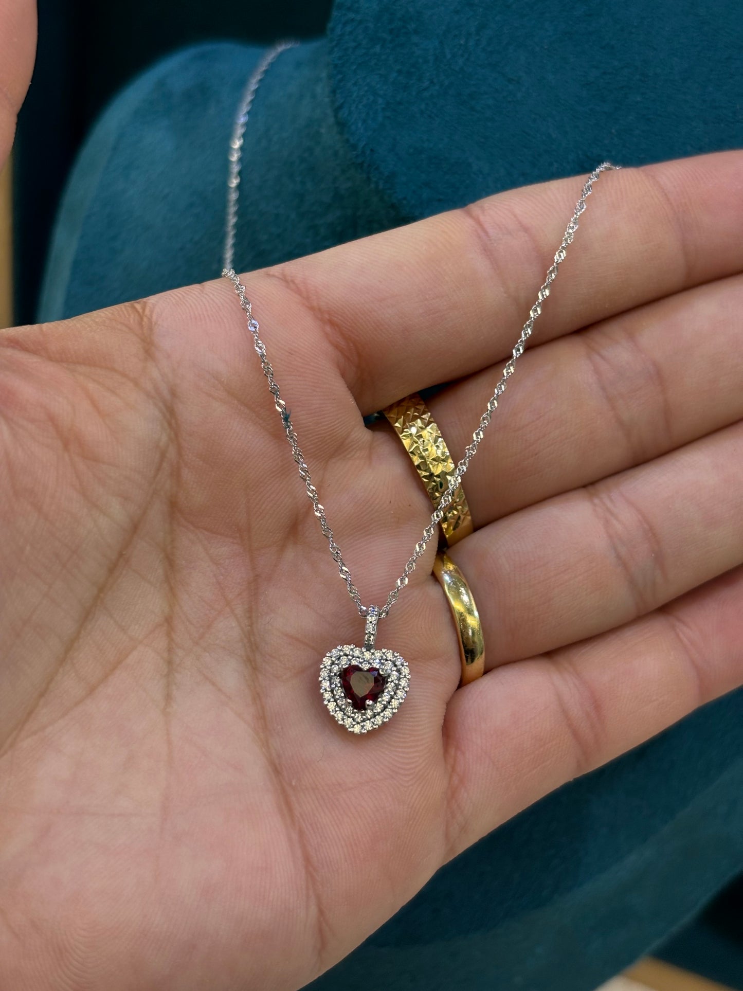 Collana Oro Bianco 18 Carati con cuore pietra Rossa