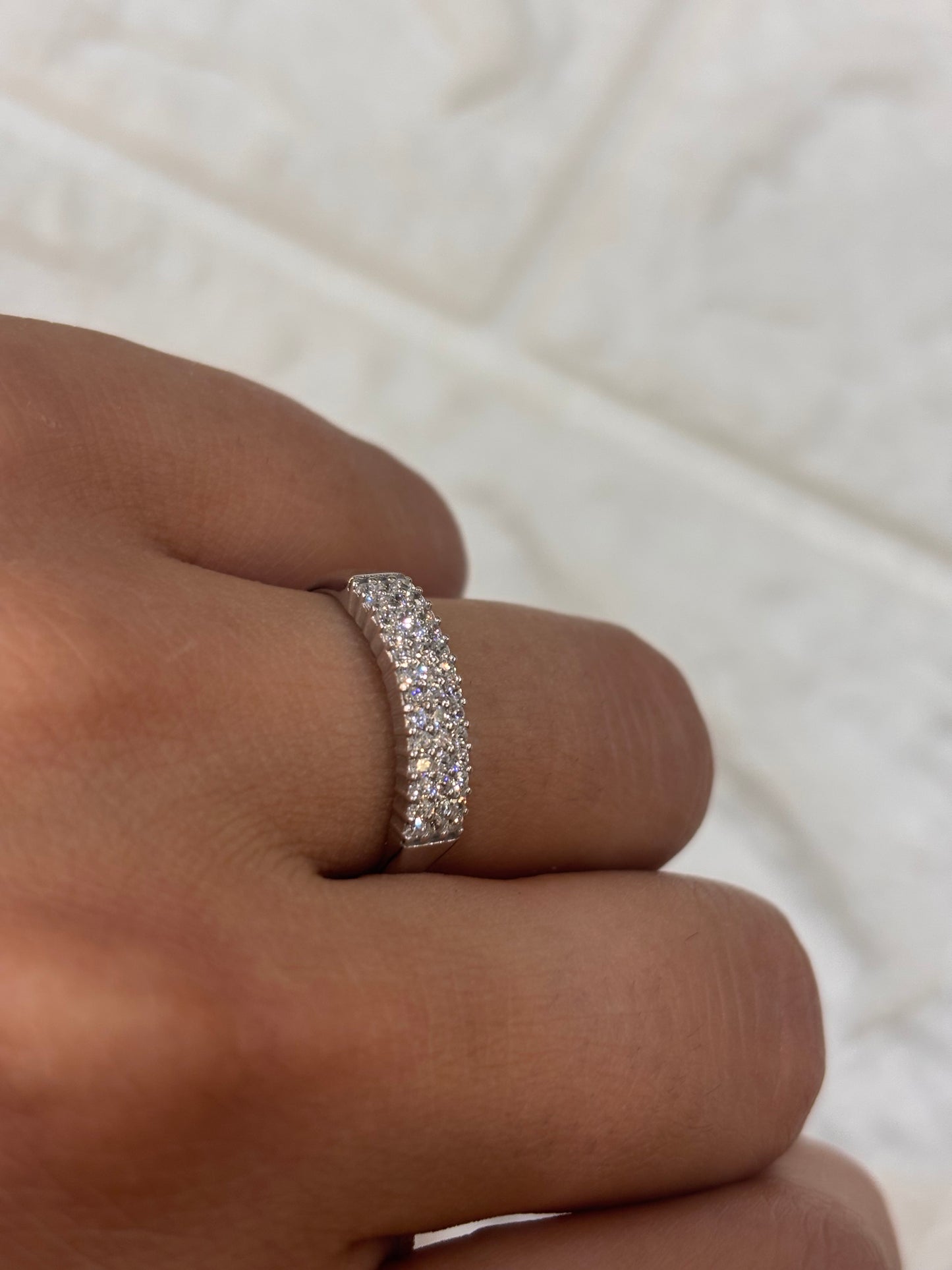 Anello Fascia con Zirconi Oro Bianco 18 Carati