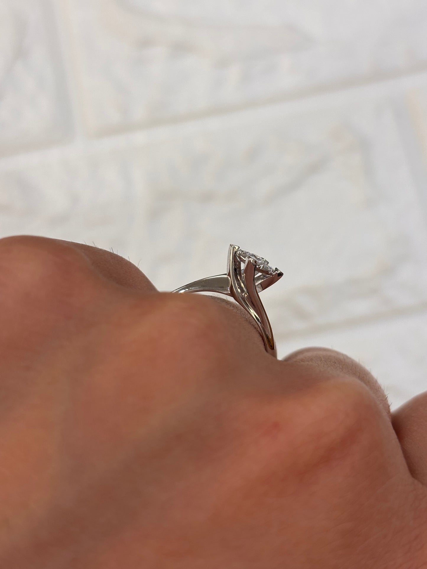 ANELLO SOLITARIO MAGIC ORO BIANCO E DIAMANTI PROMESSE GIOIELLI FW3026