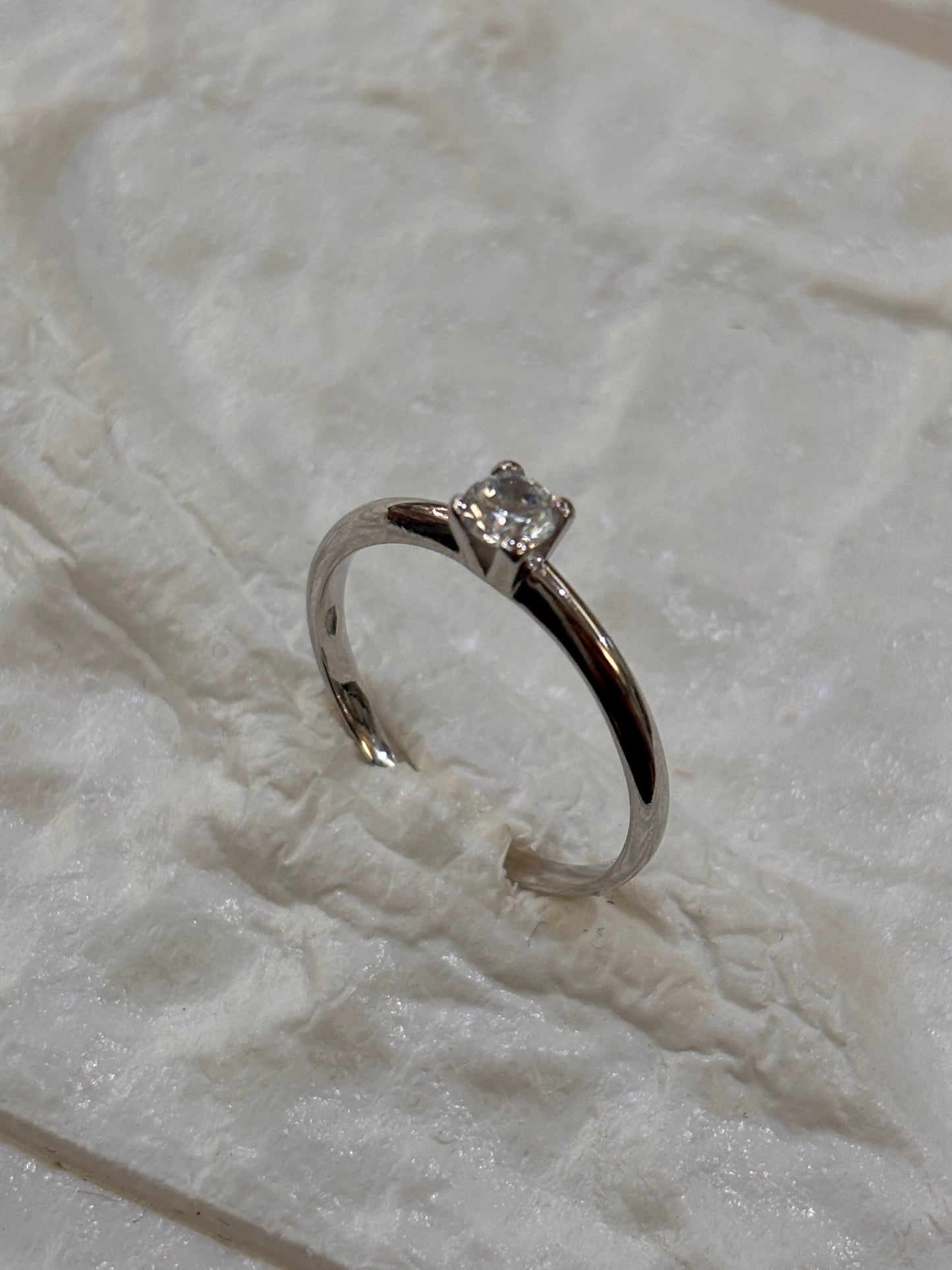 Anello Solitario Oro Bianco 18 Carati