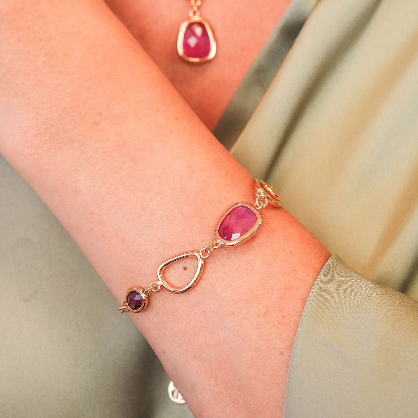 Bracciale placcato oro giallo con cristalli rosa e ametista XB1041DR