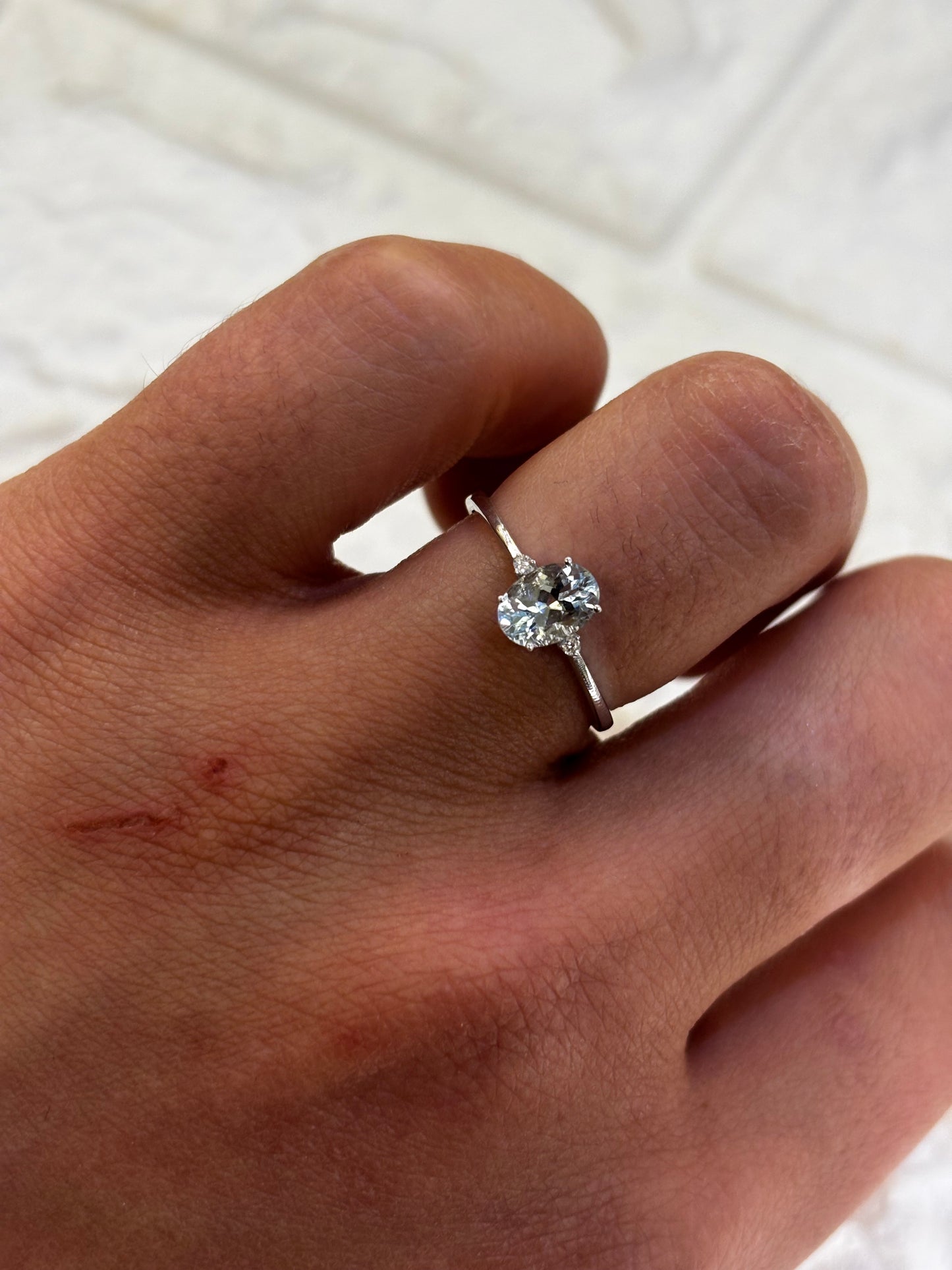 Anello Ovale oro 18 carati Acquamarina e diamanti