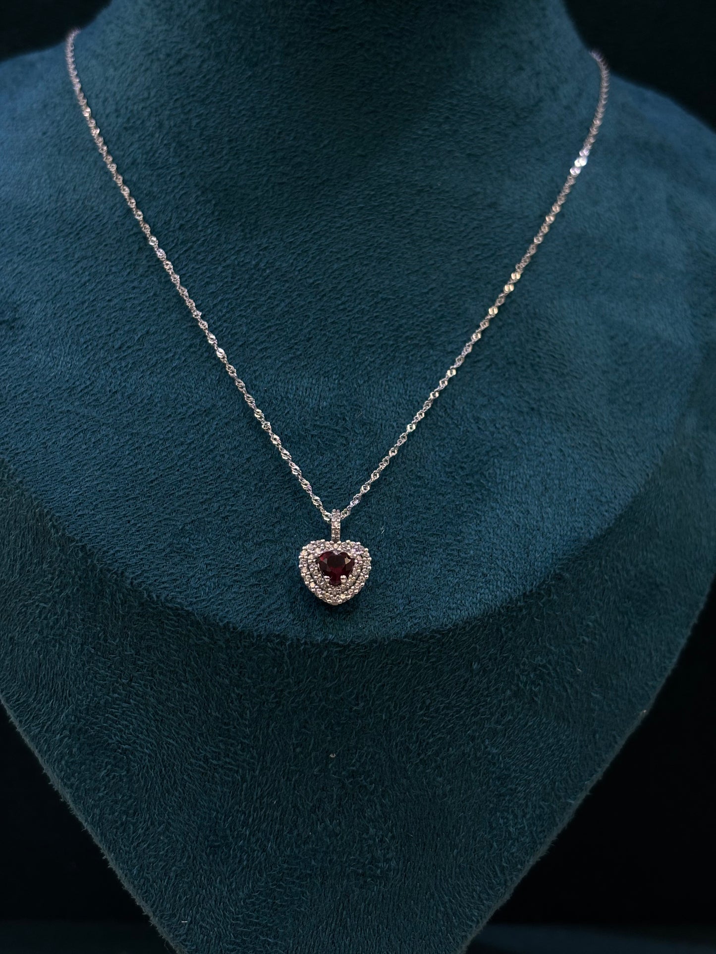 Collana Oro Bianco 18 Carati con cuore pietra Rossa