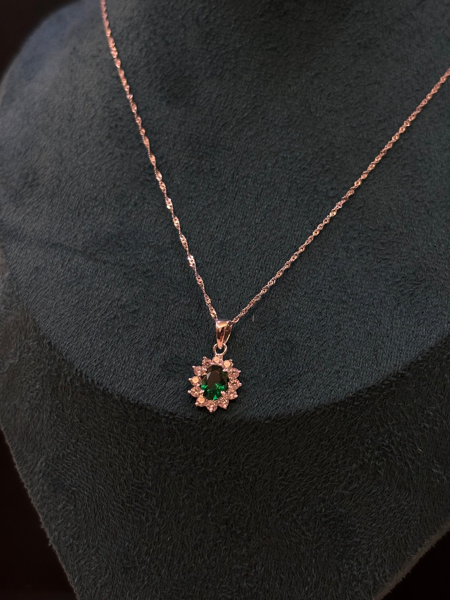 Collana Kate Oro Bianco 18 carati pietra verde