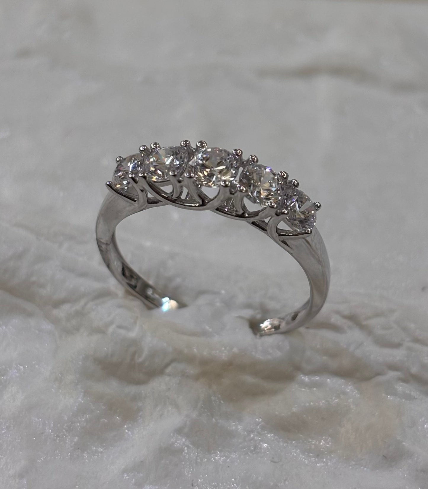 Anello Veretta 5 Pietre Oro Bianco 18 Carati