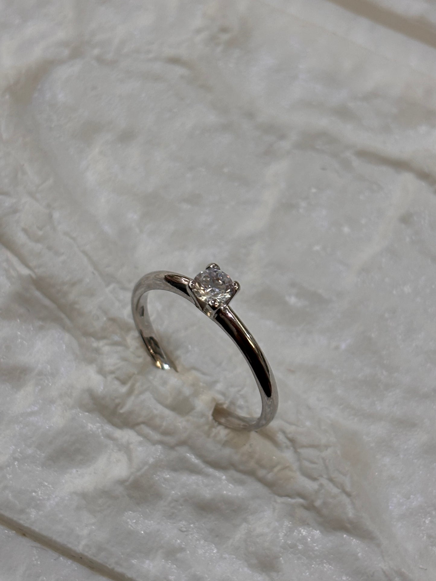 Anello Solitario Oro Bianco 18 Carati