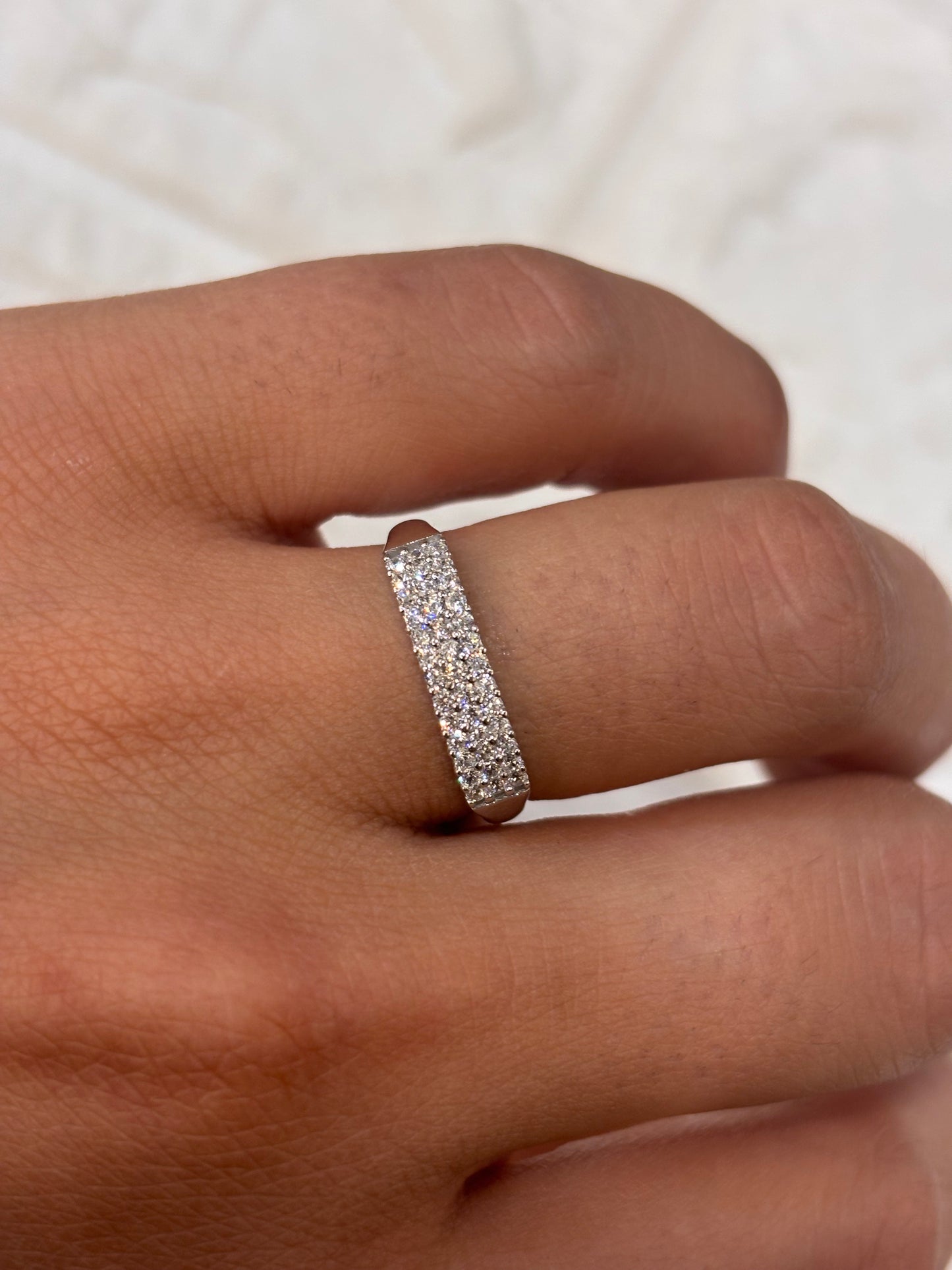 Anello Fascia con Zirconi Oro Bianco 18 Carati