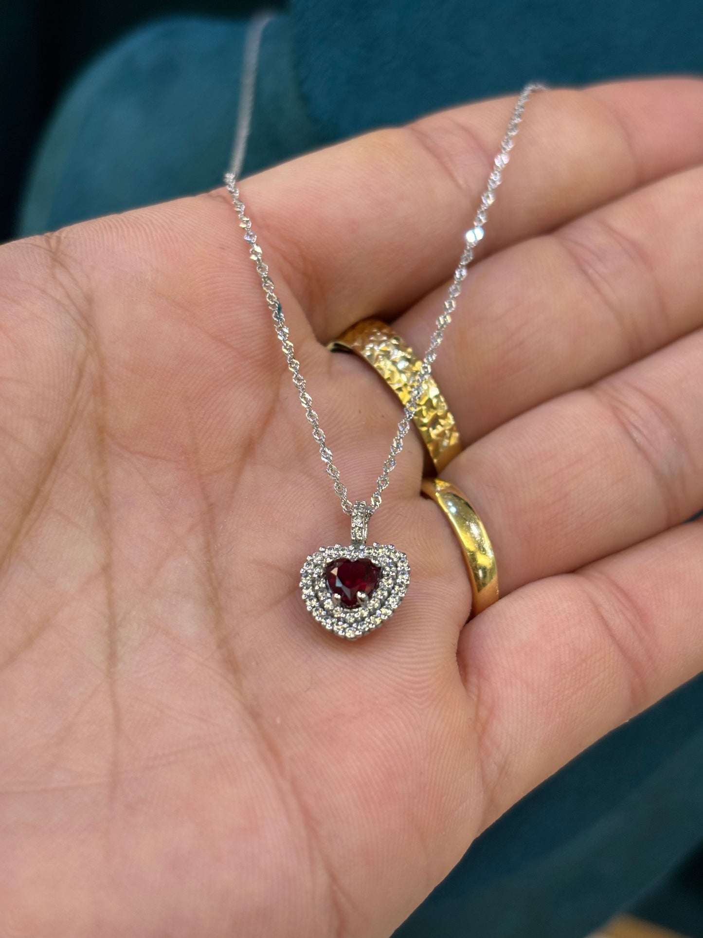 Collana Oro Bianco 18 Carati con cuore pietra Rossa