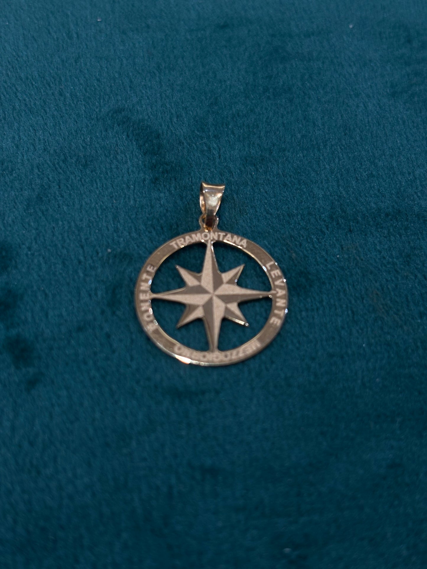 Ciondolo Oro 18 Carati Rosa dei Venti  cod. 04