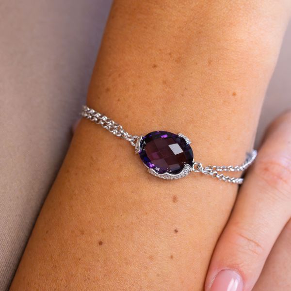 Bracciale a doppia catena con cristallo ametista centrale XB1063V