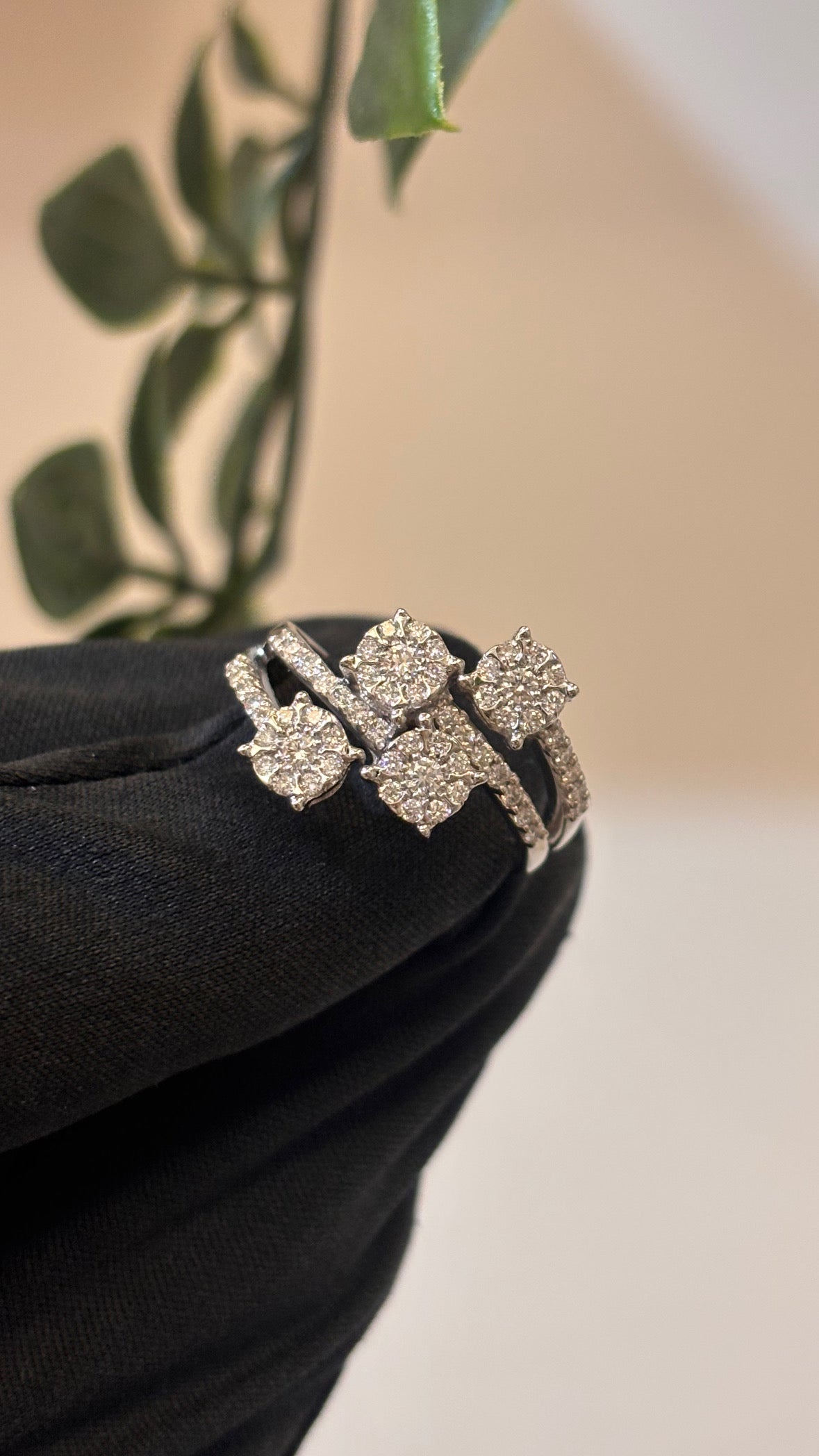 ANELLO QUATTRO PUNTI LUCE ORO BIANCO E DIAMANTI PROMESSE GIOIELLI APQ50